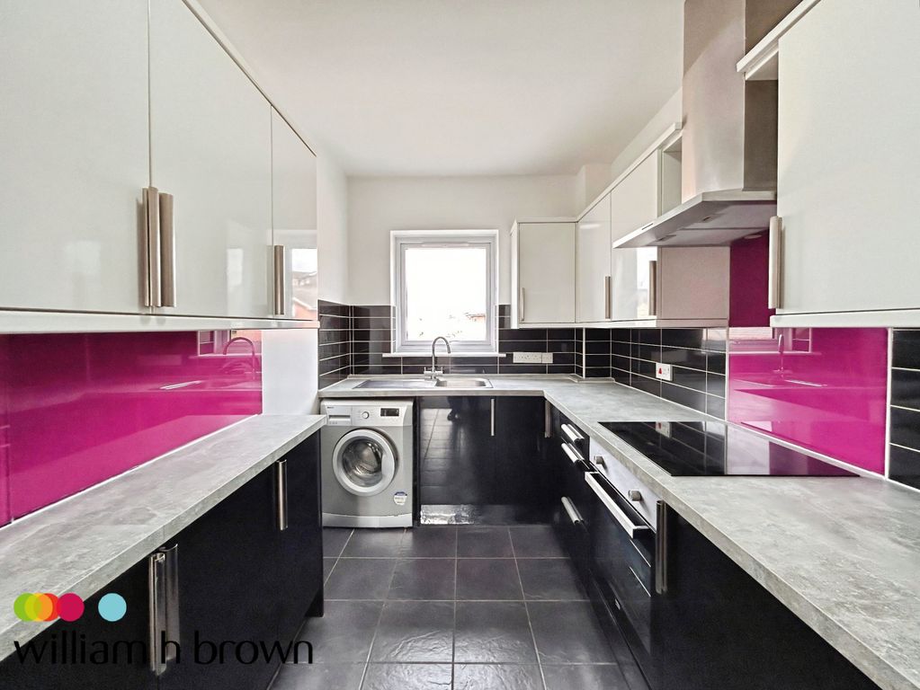 Property photo 2 of 8 Kitchen