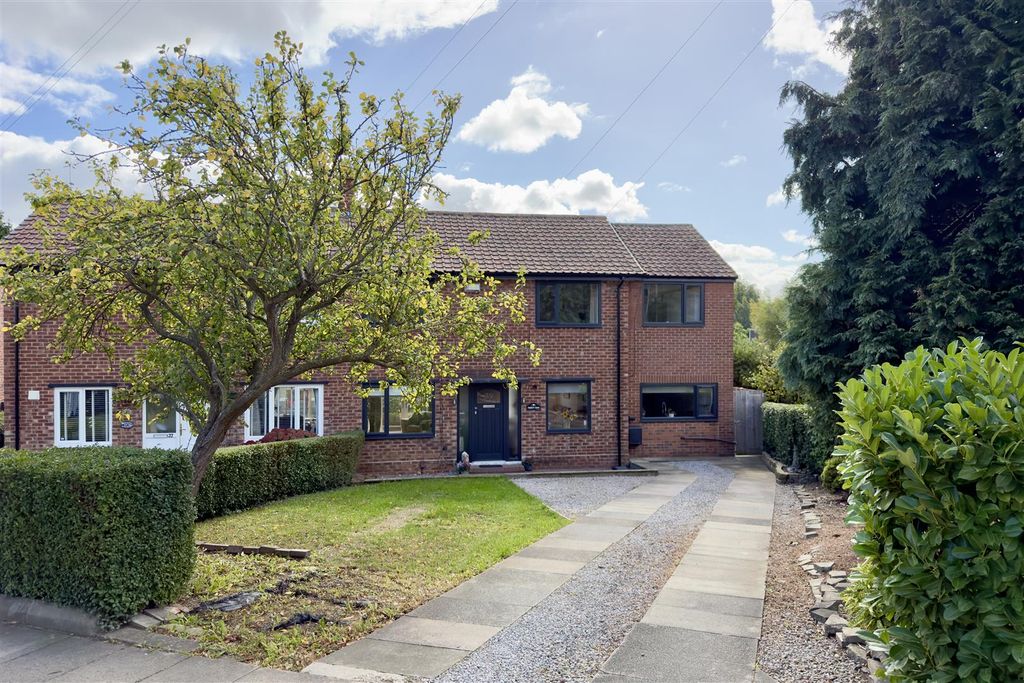 Property photo 1 of 32