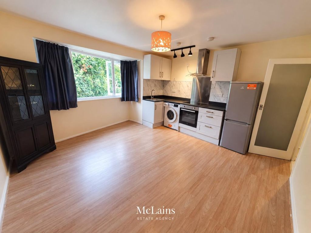 Property photo 1 of 7 Kitchen