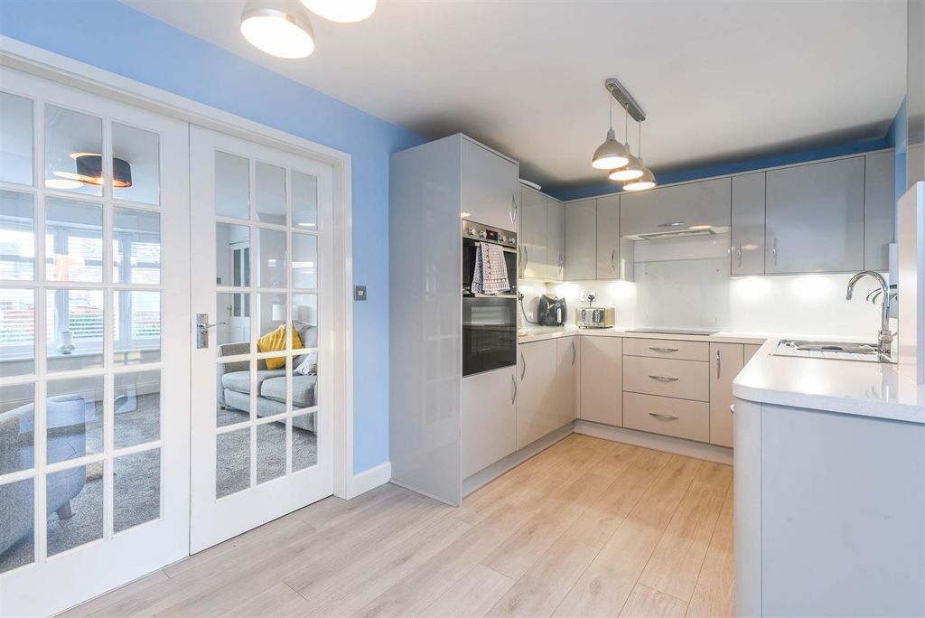 Property photo 3 of 22 Kitchen/Diner