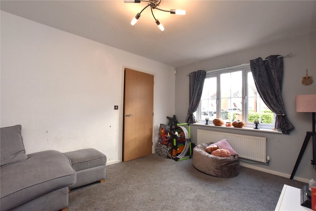 Property photo 3 of 14 Lounge