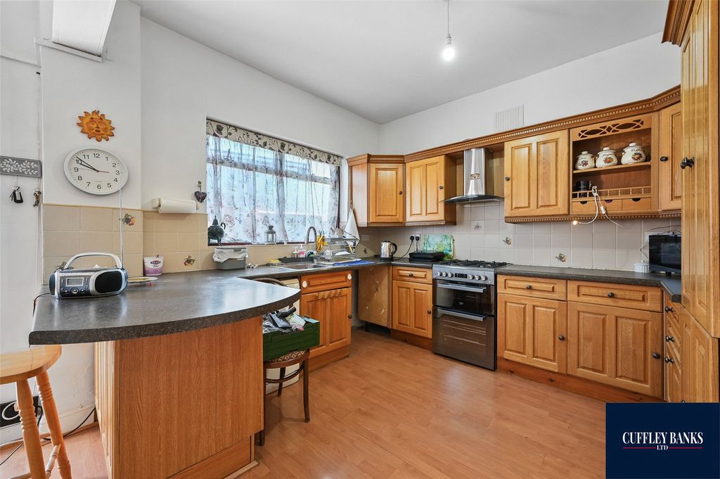 Property photo 2 of 14 Picture No. 04