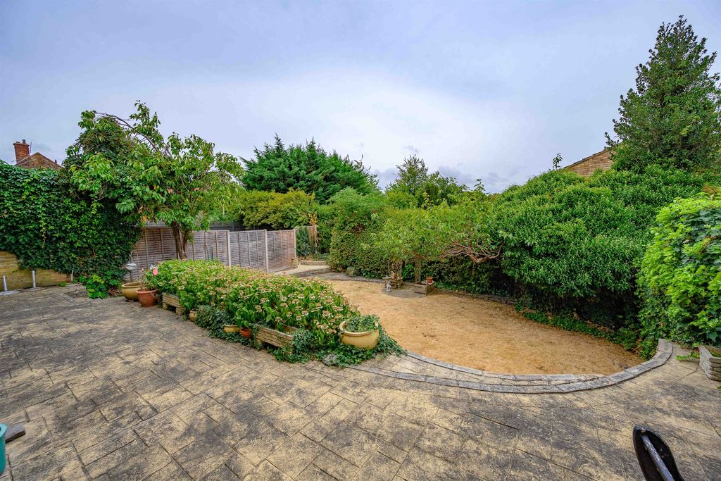 Property photo 2 of 20