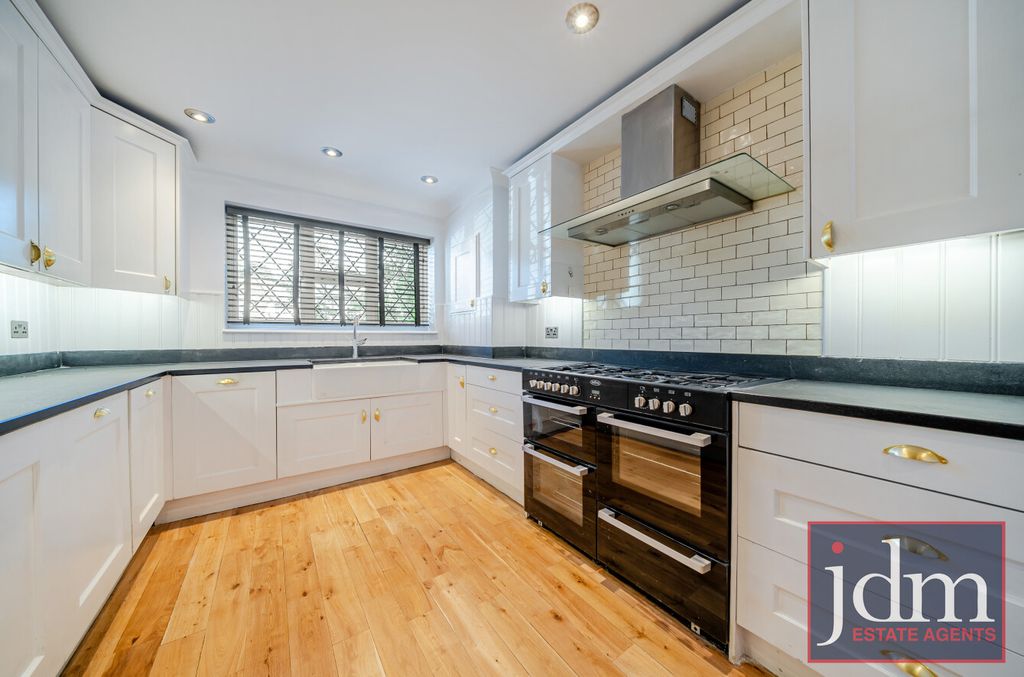 Property photo 2 of 19 Kitchen