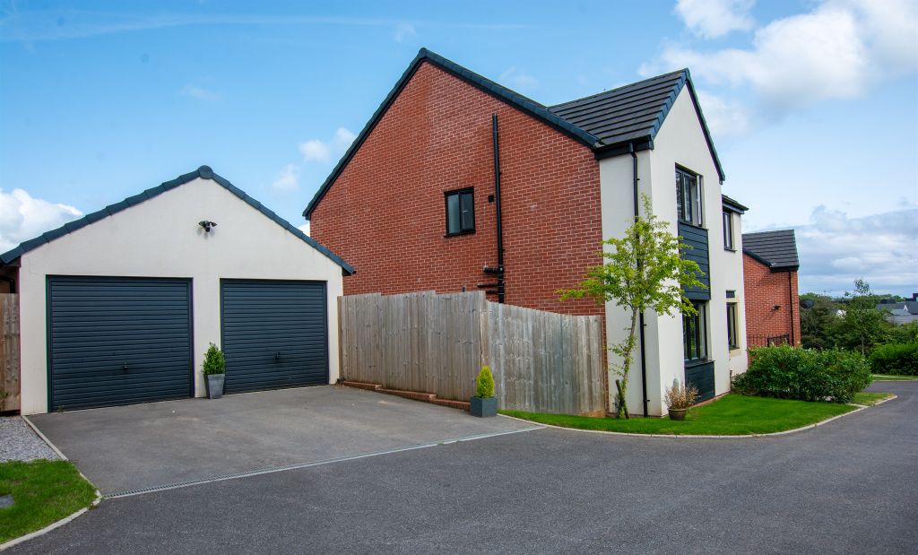 Property photo 2 of 34