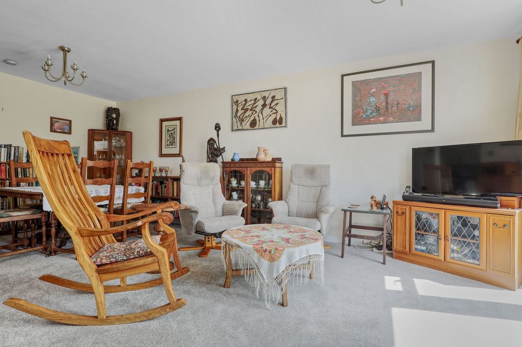 Property photo 3 of 12