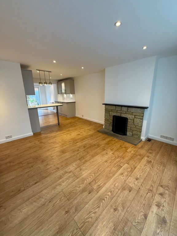 Property photo 2 of 12 5Aa806Ae-6B54-4A94-Af12-0E5A9Febd858