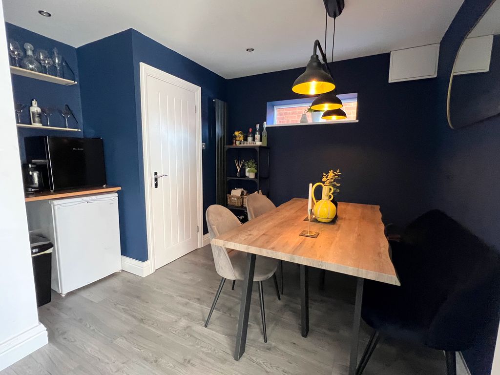 Property photo 3 of 20 Dining Area