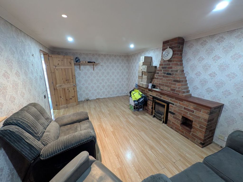 Property photo 2 of 21