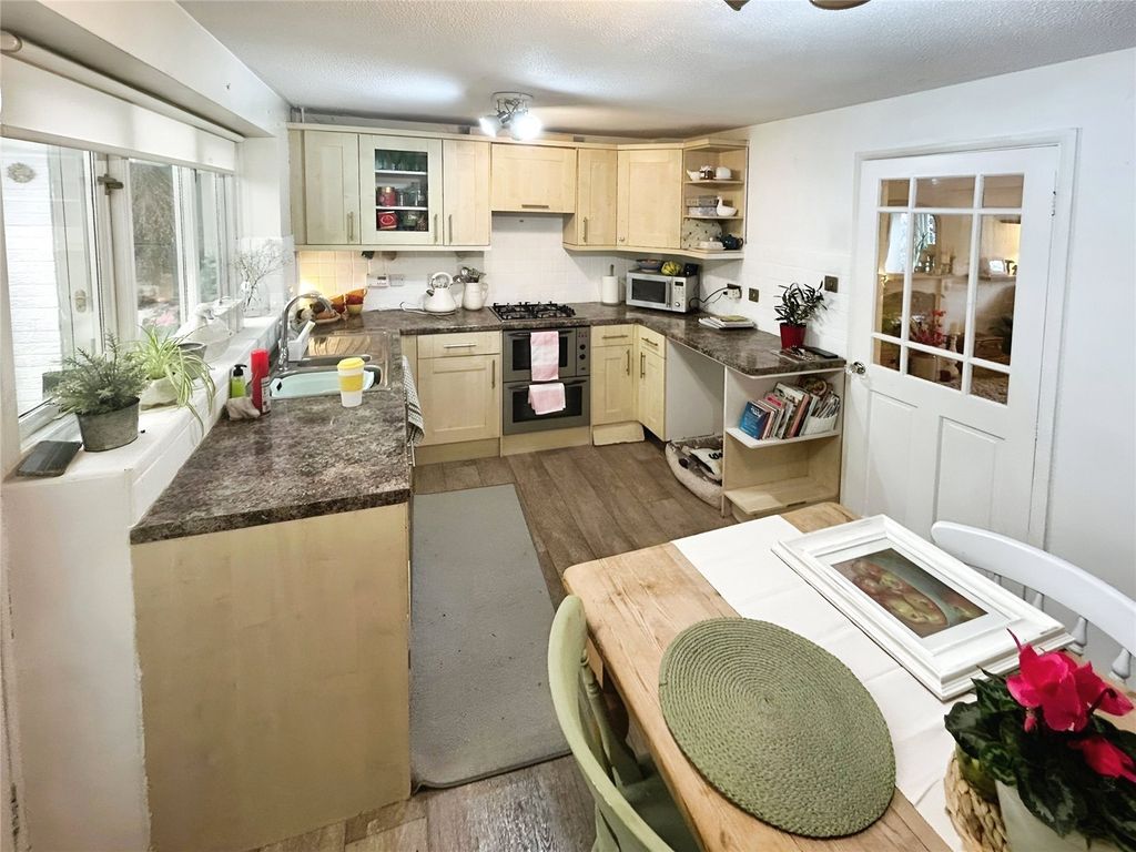 Property photo 3 of 12 Kitchen