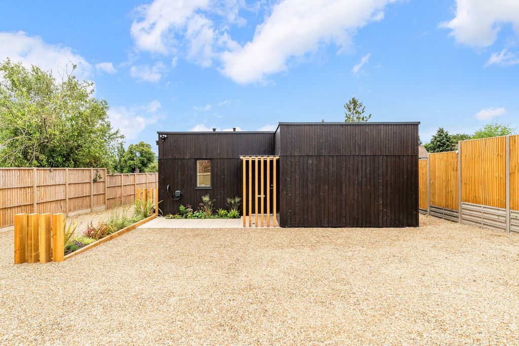 Additional image 28 of 2 bed bungalow for sale1 Garden Court, Godstone RH9