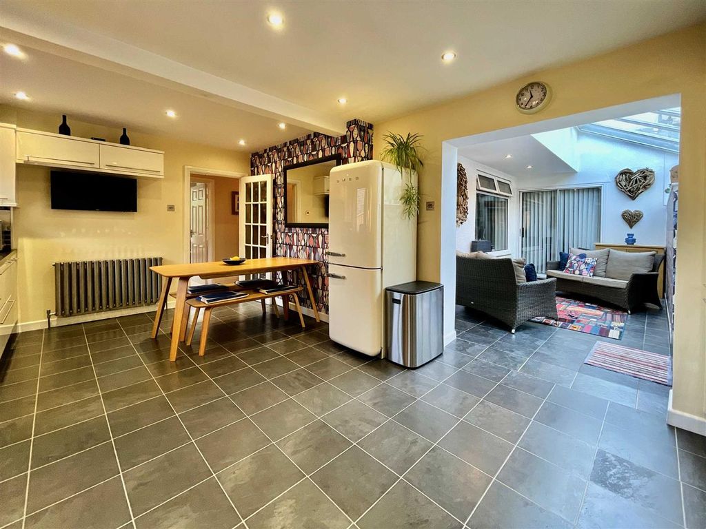 Property photo 2 of 26
