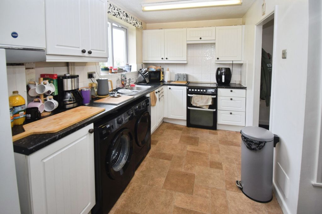 Property photo 2 of 8 Amended Kitchen