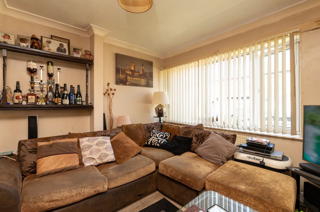 Property photo 2 of 13 2