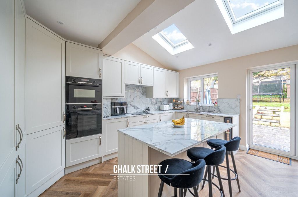 Property photo 3 of 25