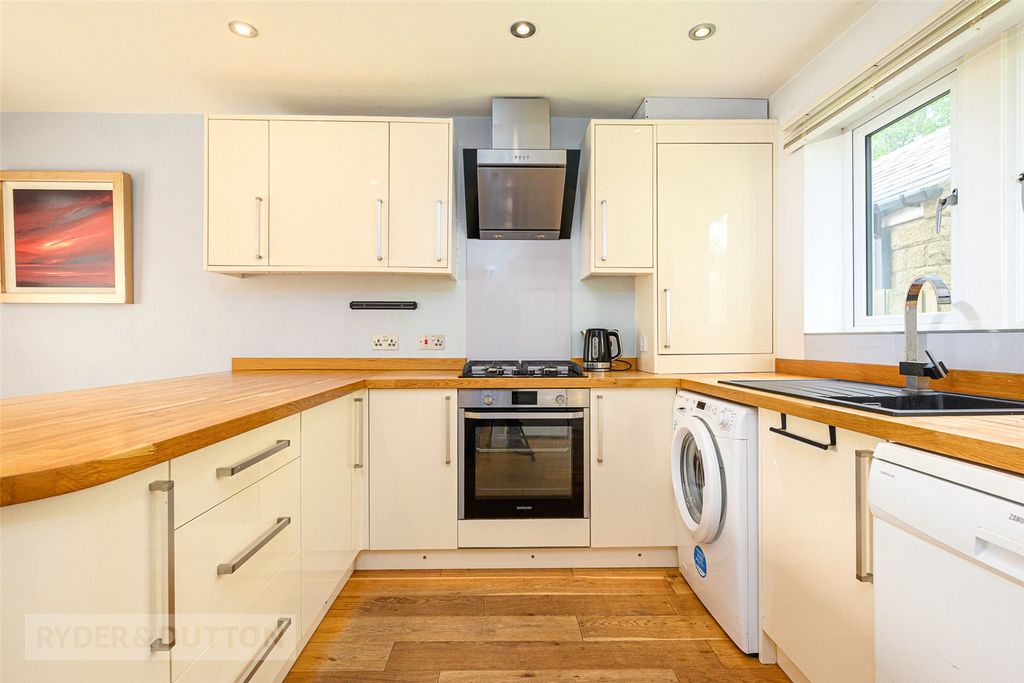 Property photo 3 of 21 Kitchen