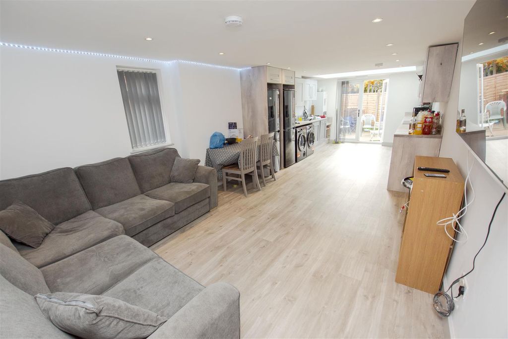 Property photo 1 of 15 Approach