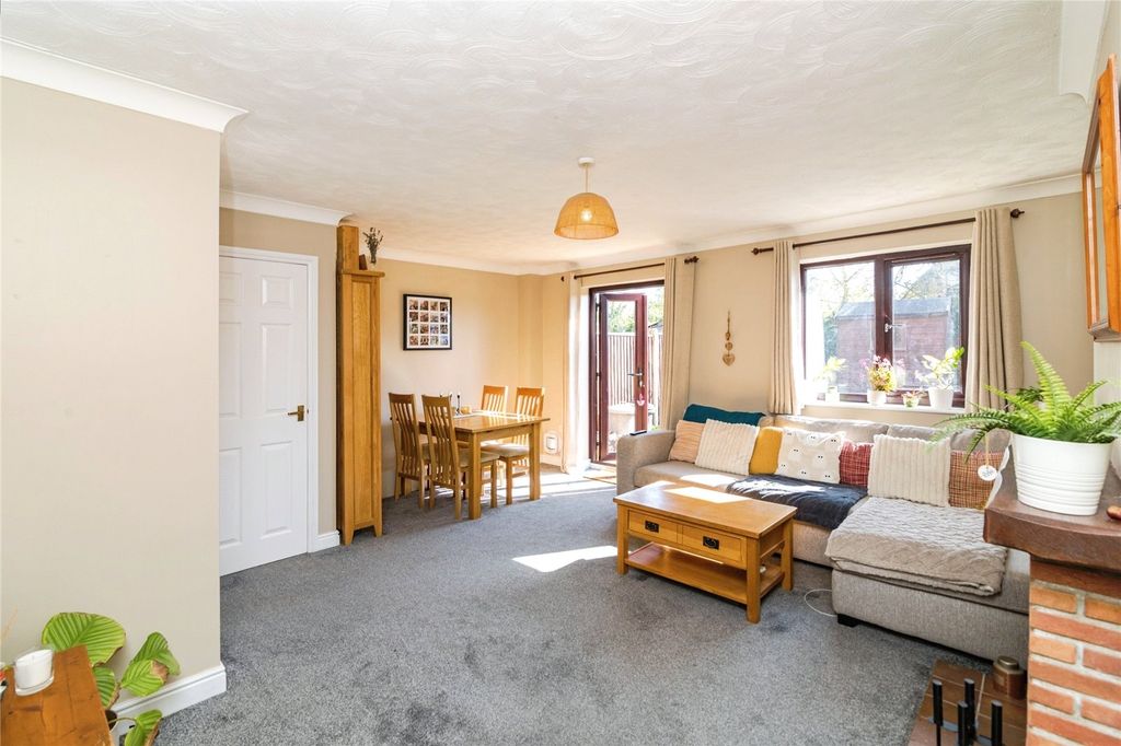 Property photo 2 of 17 Sitting Room