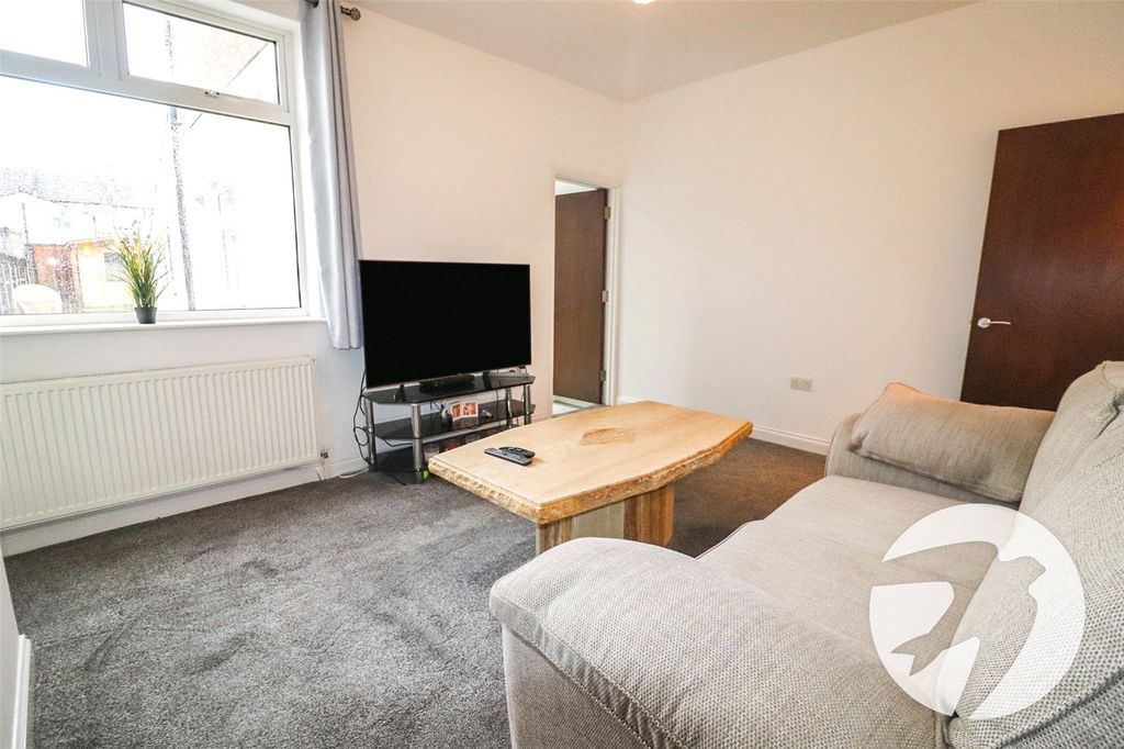 Property photo 3 of 17 Picture No. 24