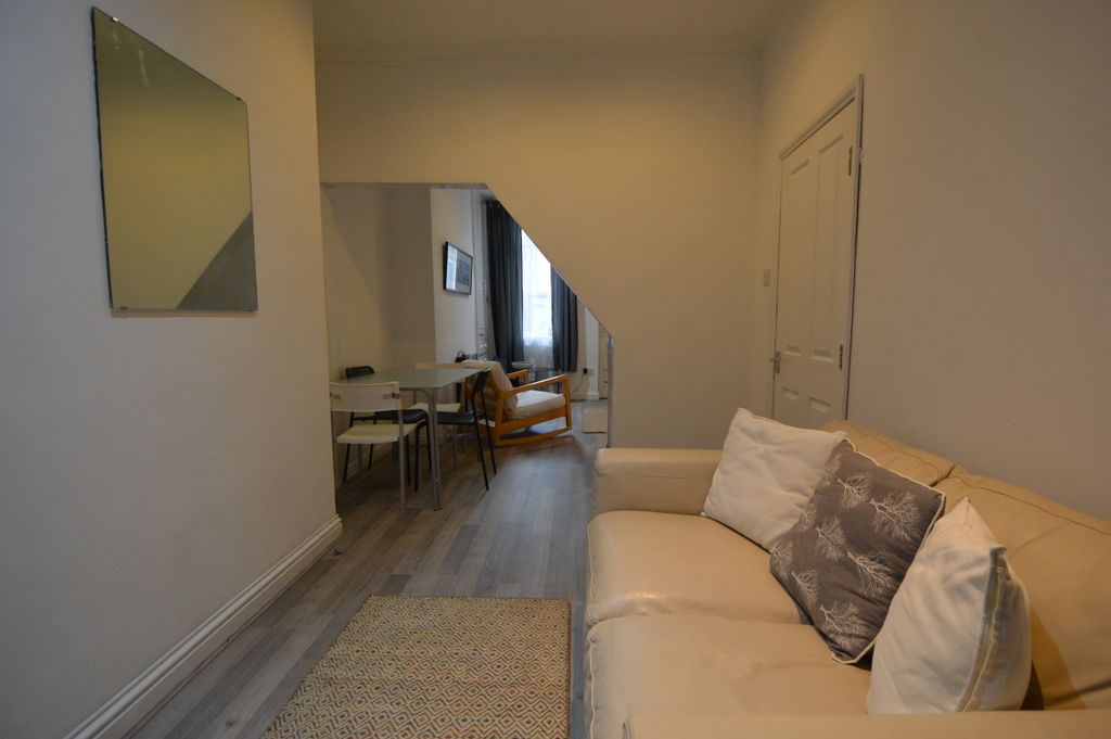 Property photo 1 of 10 Lounge
