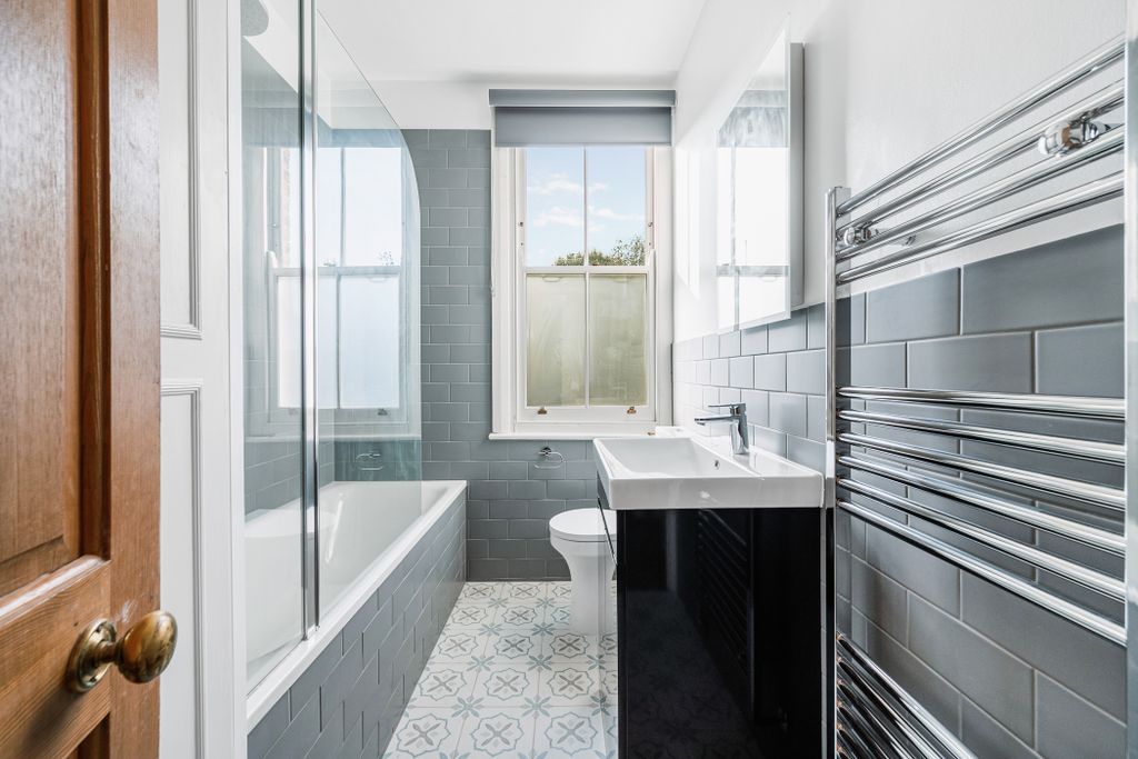 Property photo 2 of 14 Bathroom 1