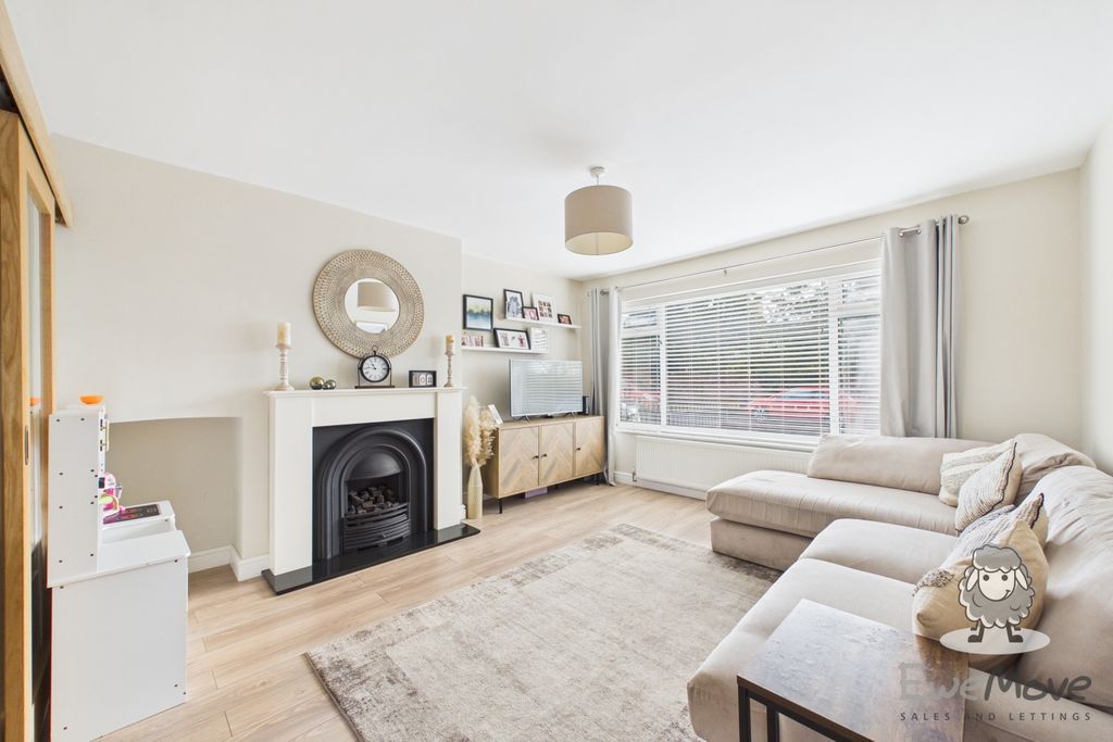Property photo 2 of 11 5 (4)