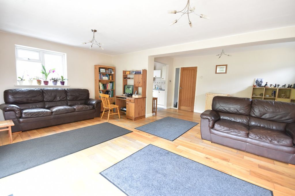 Property photo 2 of 19 Picture No. 26