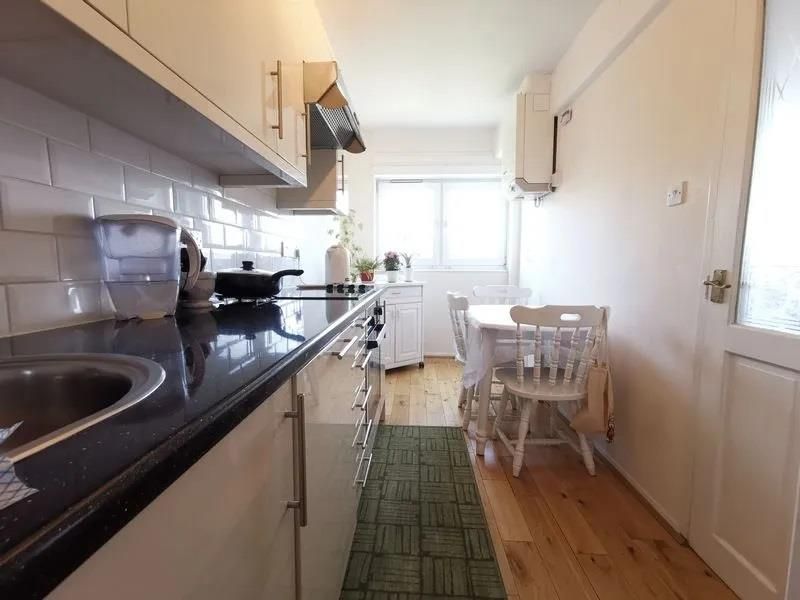 Property photo 2 of 8 Pr.WC1X Kitchen2.Jpg