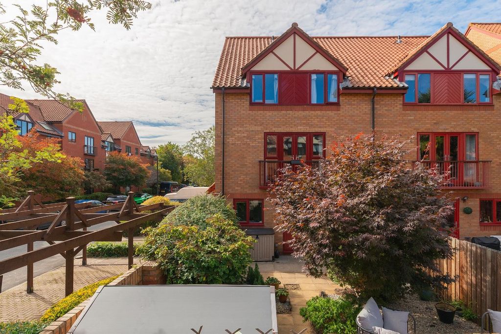 Property photo 2 of 37 4W0Csi - External J.Jpg