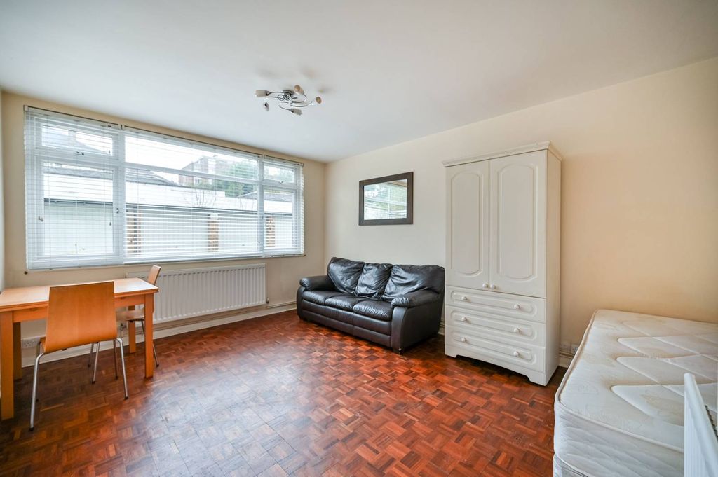 Property photo 3 of 4