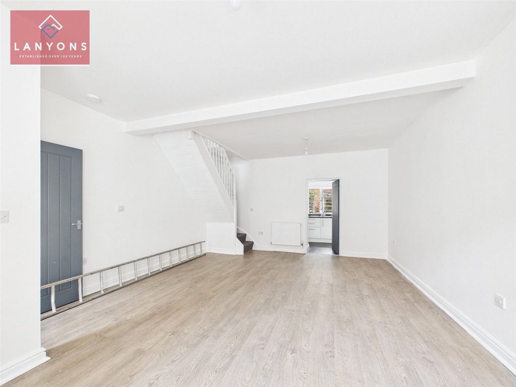 Property photo 3 of 12 Picture No. 06