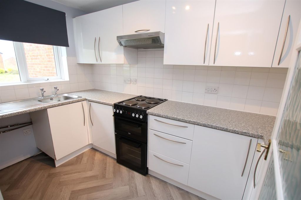 Property photo 2 of 8 Kitchen 3.Jpg