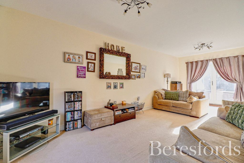 Property photo 2 of 37 Picture No. 23