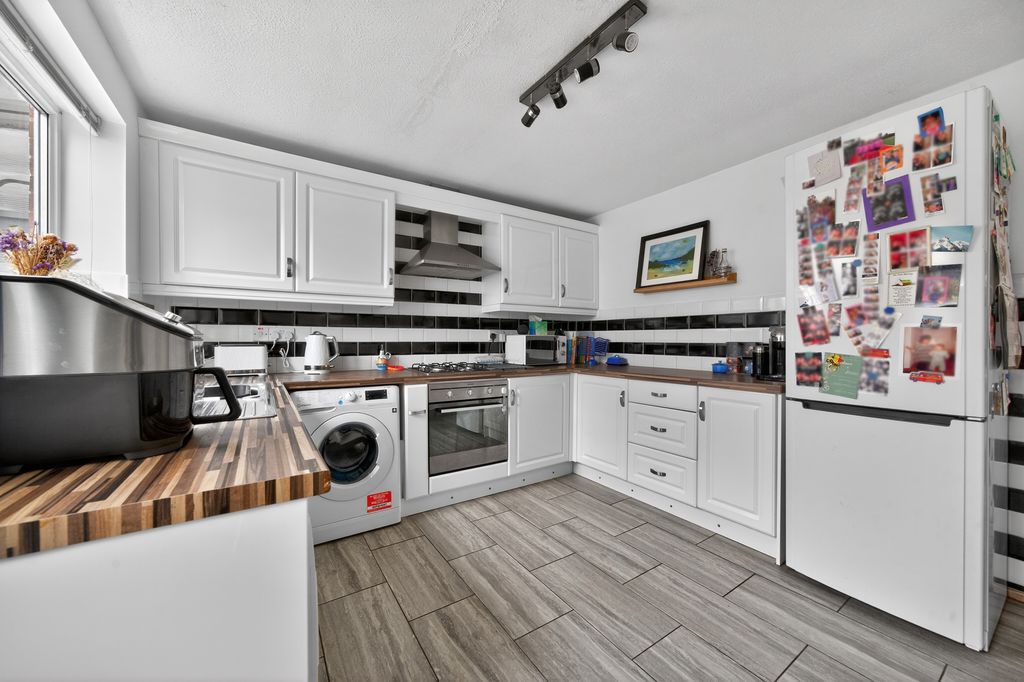 Property photo 2 of 12 1422072869c6733489Ece