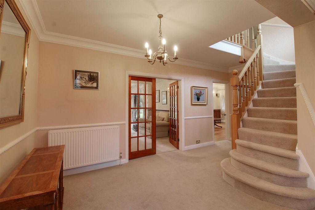 Additional image 4 of 4 bed detached house for saleBrookmans Avenue, Brookmans Park AL9
