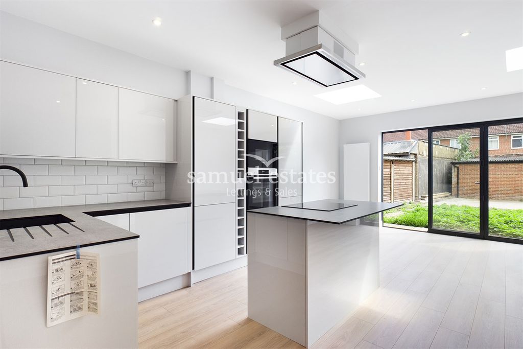 Property photo 1 of 9 Kitchen / Dining Room