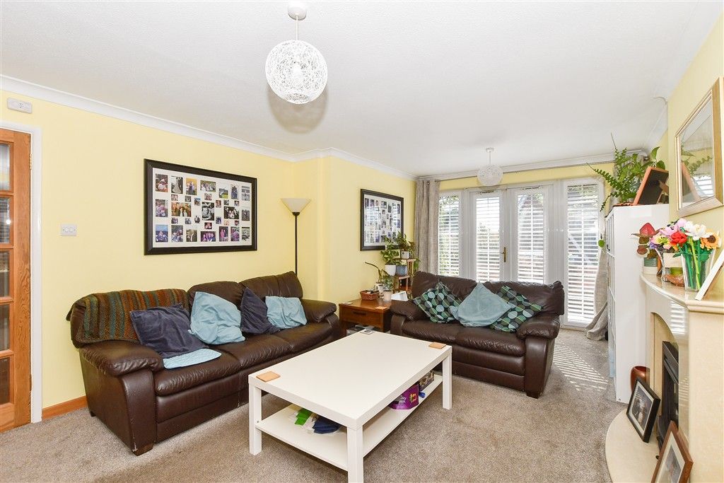 Property photo 2 of 10 Lounge