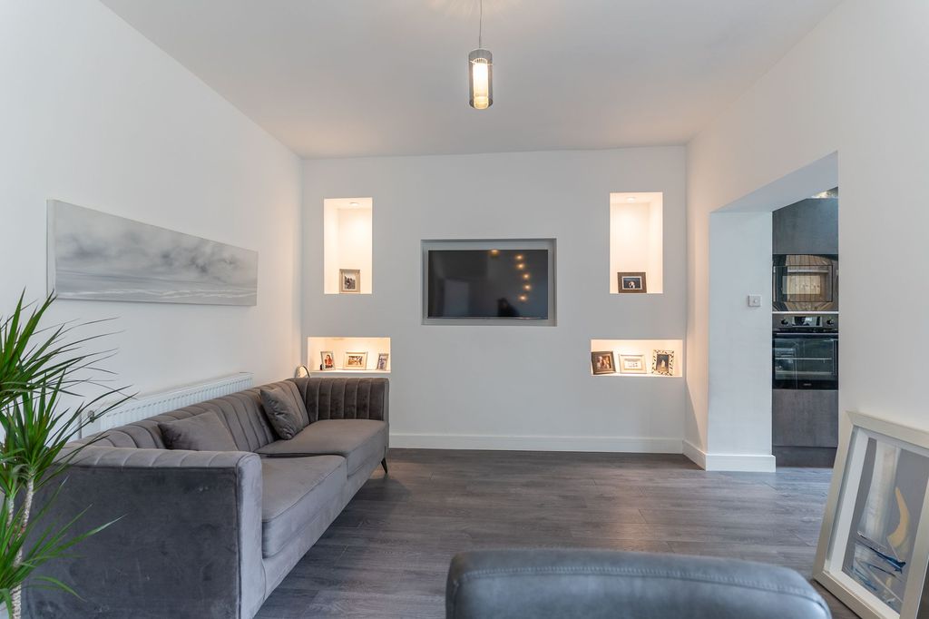 Property photo 3 of 27