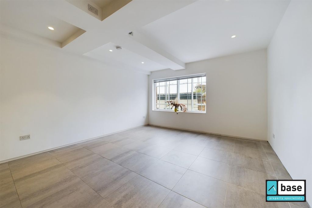 Property photo 1 of 19 Reception