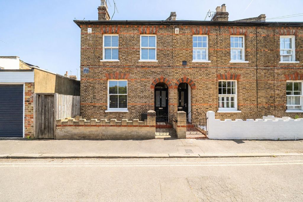 Property photo 1 of 11