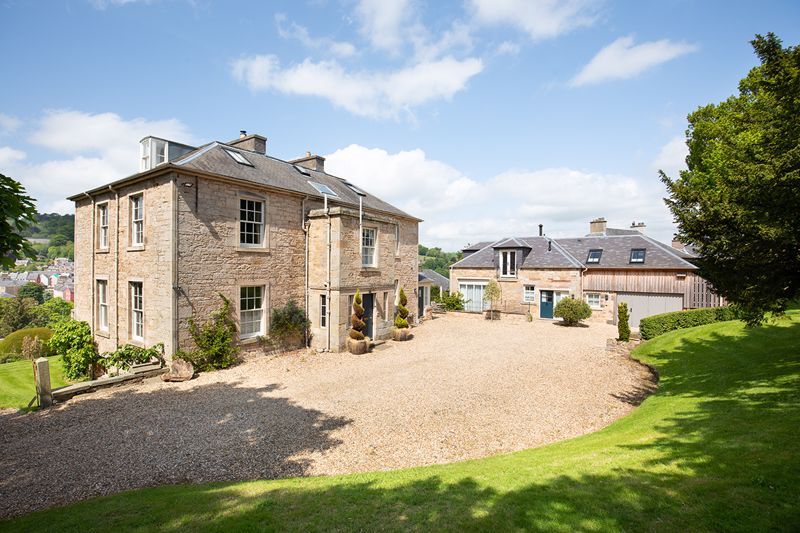 Property photo 1 of 57 Front And Coach House
