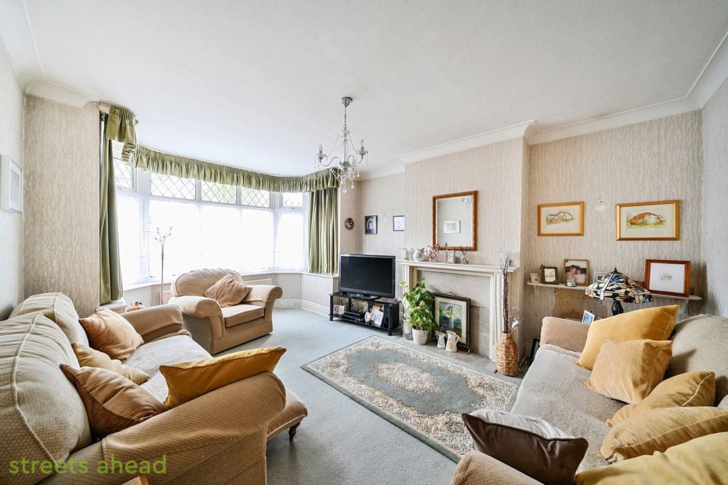 Property photo 2 of 18 8B8Eb7d8-381d-4Ae...