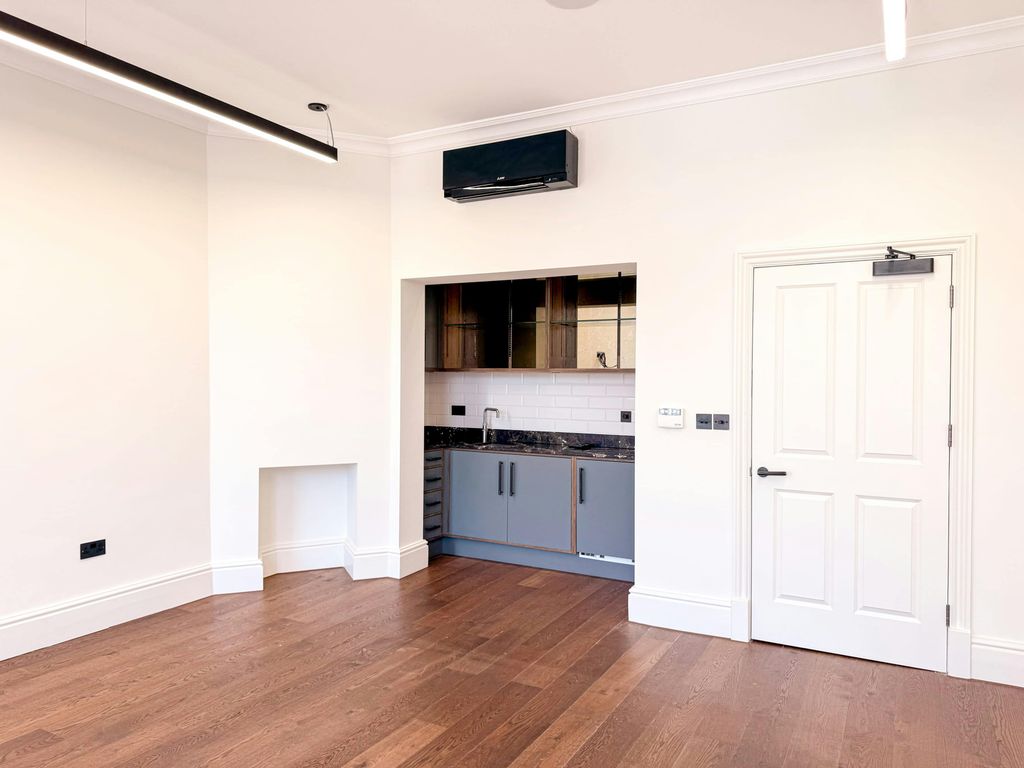 Property photo 2 of 17 Borough House-2.Jpg