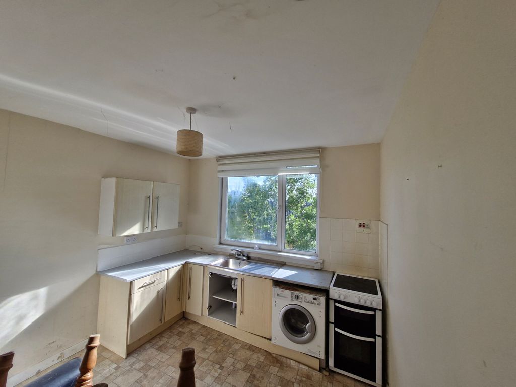 Property photo 3 of 6 3