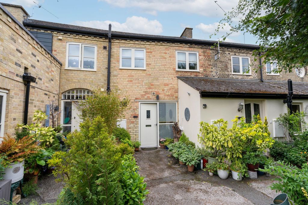 Property photo 2 of 11