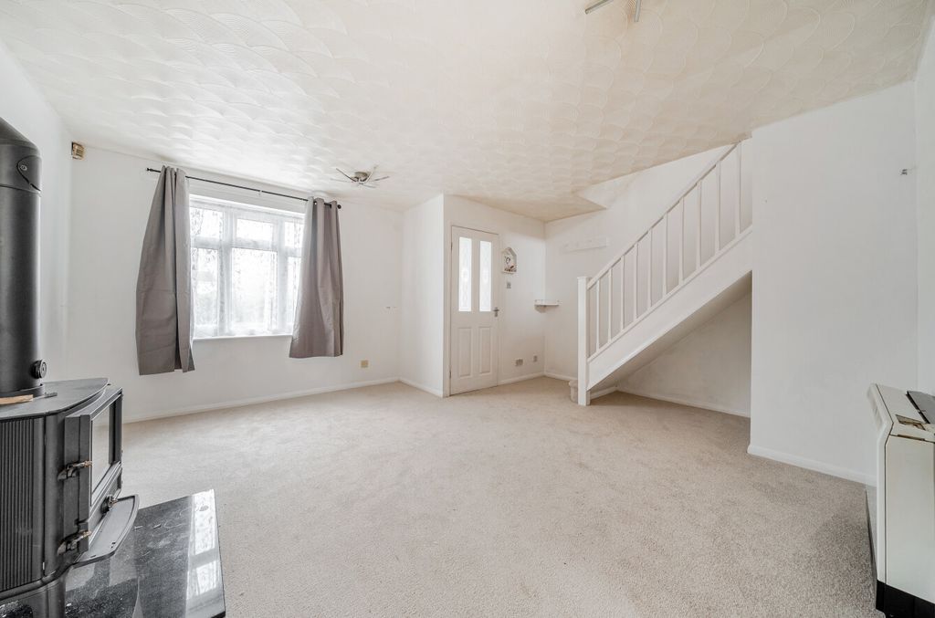 Property photo 3 of 9 1403052-12-6994cc...