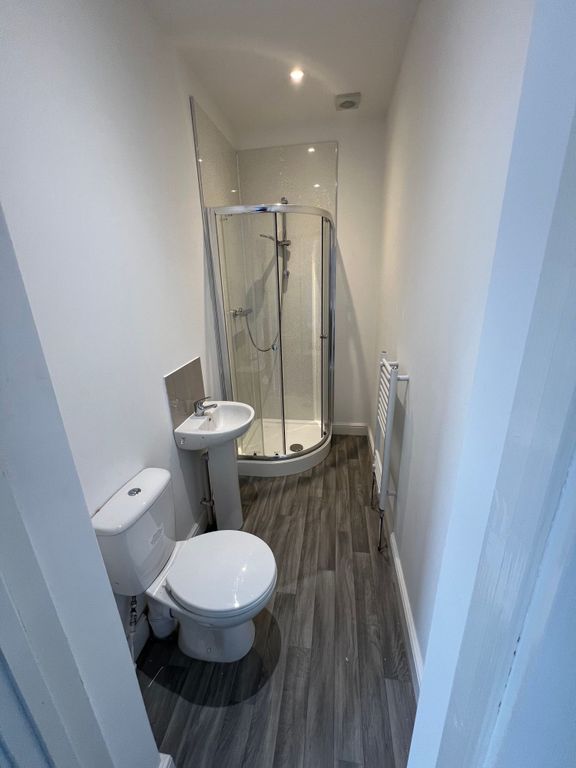 Property photo 1 of 8 A Clean And Modern Bathroom Featuring A Curved Gla...