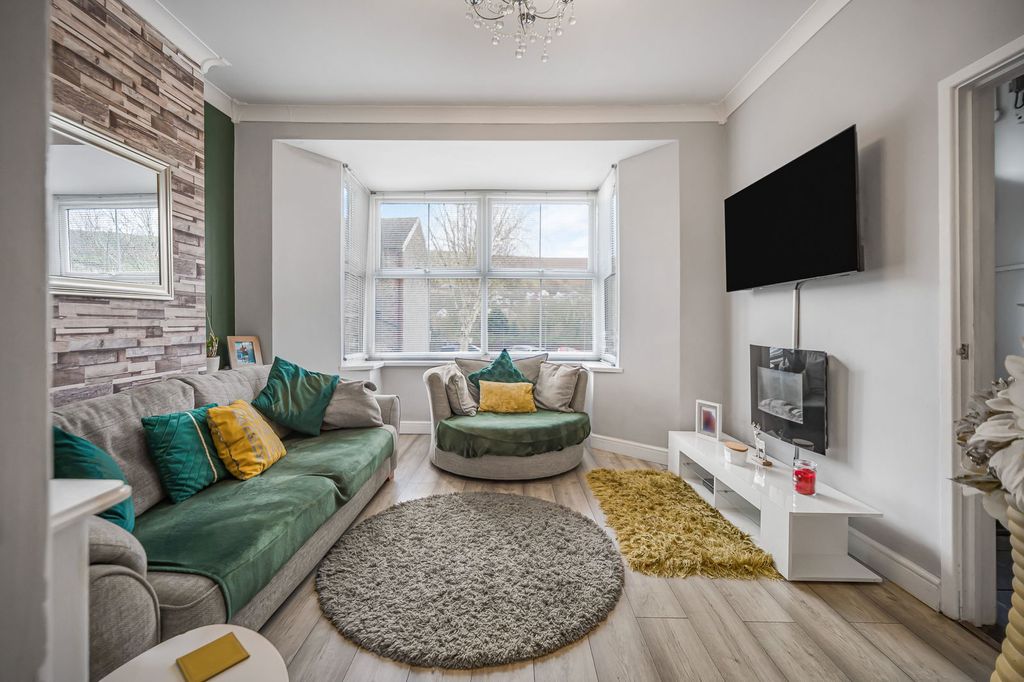 Property photo 3 of 26