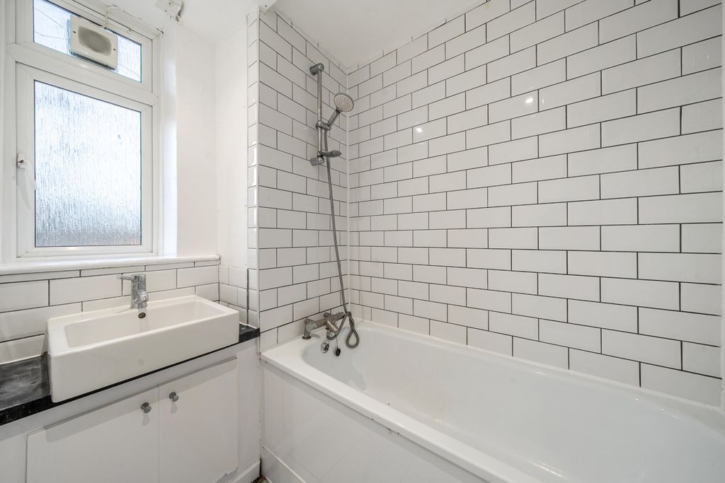 Property photo 3 of 16 1420179-8-69A9c4B...