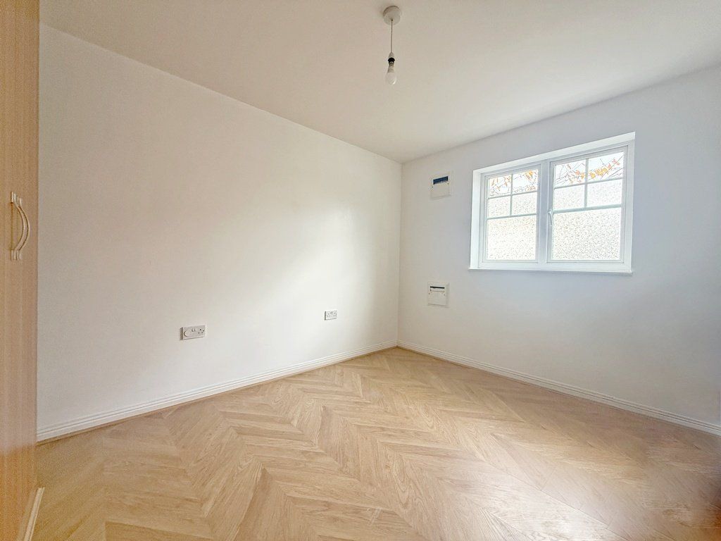 Property photo 3 of 6 Gallery